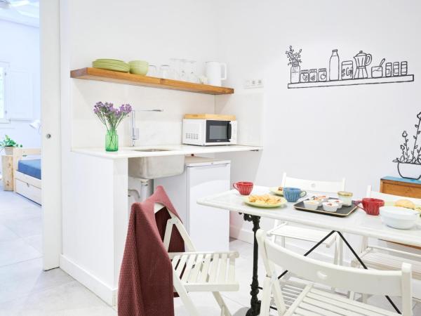 Eco Boutique Hostal Grau : photo 2 de la chambre studio familial avec kitchenette