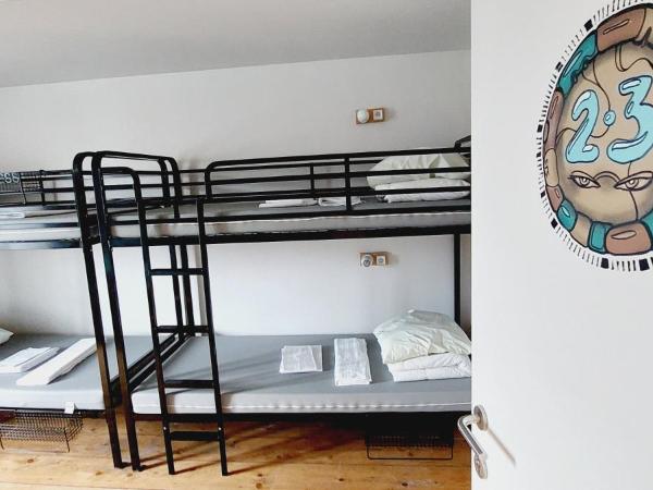 KaBa Hostel : photo 2 de la chambre chambre quadruple avec salle de bains