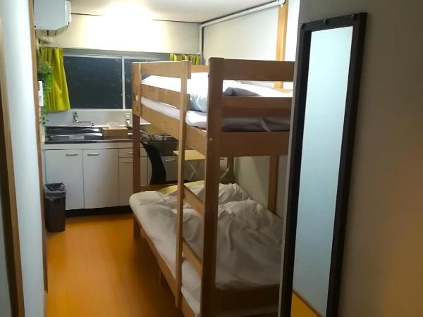 Guesthouse Oasis : photo 6 de la chambre chambre simple avec toilettes et douche communes