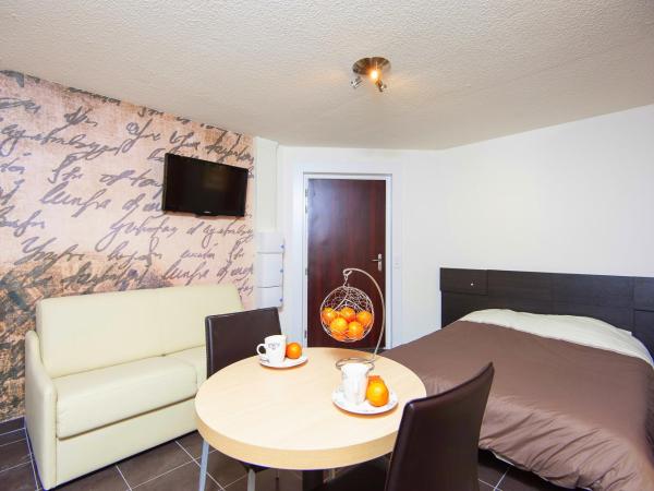 Villa Serafina Apartements : photo 6 de la chambre studio double supérieur avec terrasse