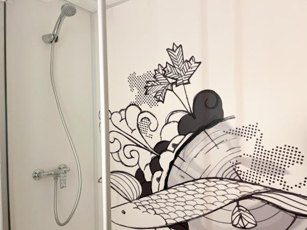 ibis budget Carcassonne La Cité : photo 10 de la chambre chambre triple avec 1 lit double et 1 lit superposé