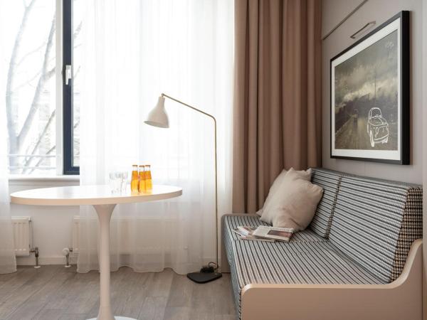 Brera Serviced Apartments Munich West : photo 5 de la chambre appartement confortable avec cuisine