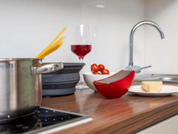 Brera Serviced Apartments Munich West : photo 10 de la chambre appartement incroyable avec cuisine