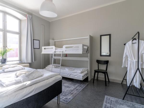 Hotell Gamla Fängelset : photo 3 de la chambre chambre quadruple avec salle de bains commune