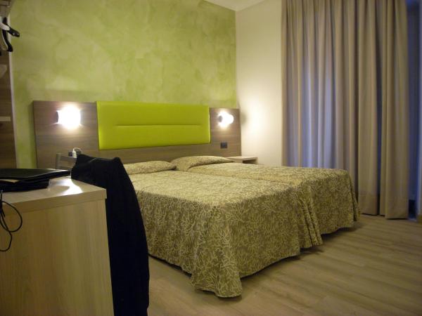 Hotel Siena : photo 3 de la chambre chambre lits jumeaux