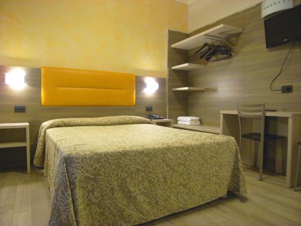 Hotel Siena : photo 1 de la chambre chambre double avec toilettes communes
