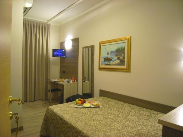 Hotel Siena : photo 4 de la chambre chambre simple avec toilettes communes