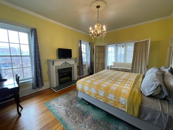 The Holiday Chalet Victorian : photo 2 de la chambre louise suite 22