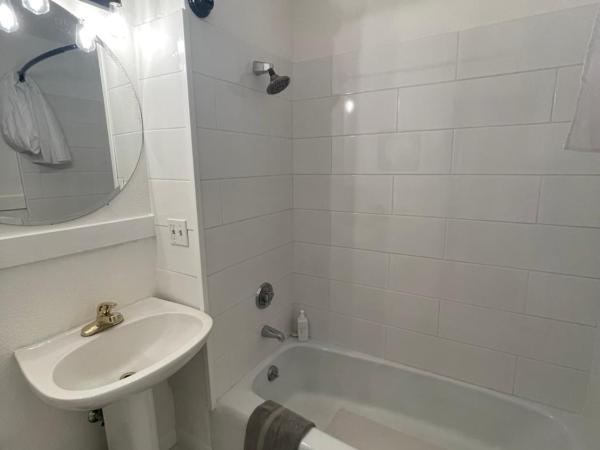 The Holiday Chalet Victorian : photo 5 de la chambre helena suite 23