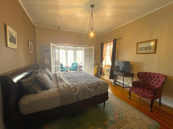 The Holiday Chalet Victorian : photo 1 de la chambre helena suite 23