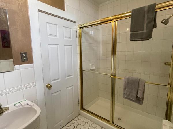 The Holiday Chalet Victorian : photo 5 de la chambre edward suite 31