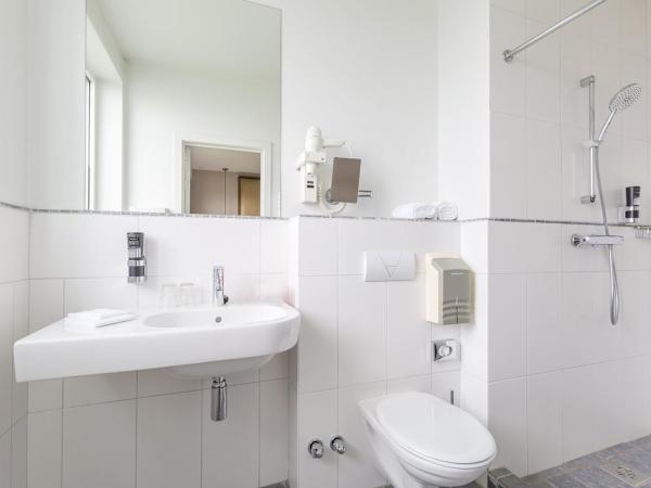 Leonardo Hotel Antwerp The Plaza : photo 3 de la chambre chambre sur le toit avec lit double