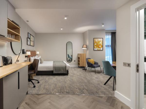 Staybridge Suites London-Vauxhall, an IHG Hotel : photo 1 de la chambre suite studio lit queen-size - accessible aux personnes à mobilité réduite