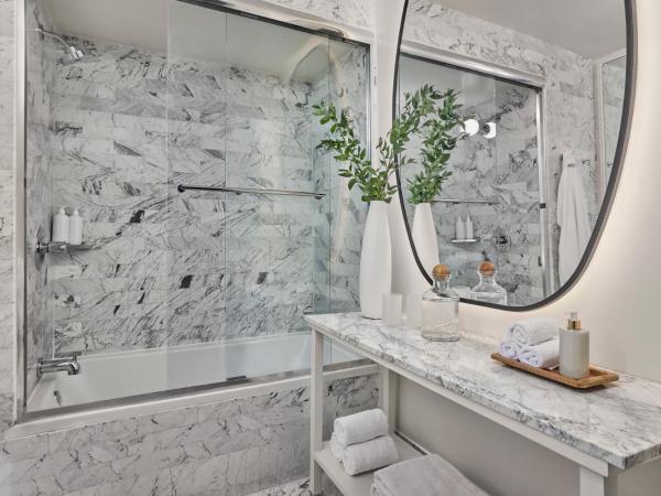 Viceroy Santa Monica : photo 8 de la chambre hébergement lit king-size - vue sur ville