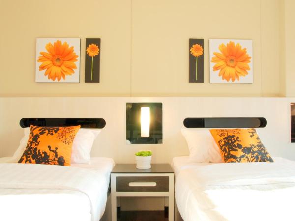 The Inn Saladaeng : photo 3 de la chambre chambre deluxe double ou lits jumeaux