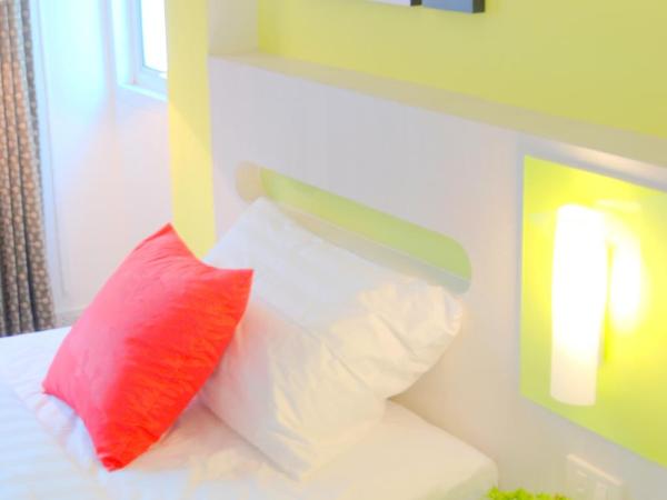 The Inn Saladaeng : photo 4 de la chambre chambre double ou lits jumeaux supérieure