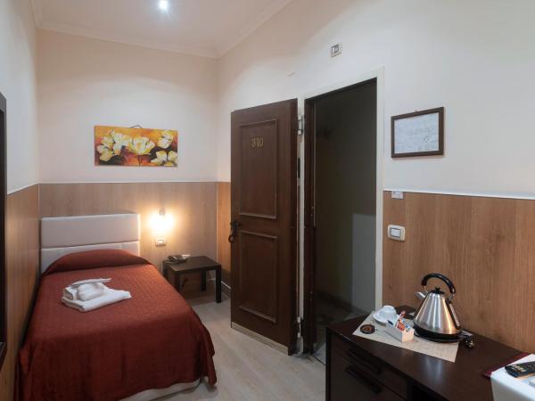 Hotel Tonic : photo 1 de la chambre chambre simple basique