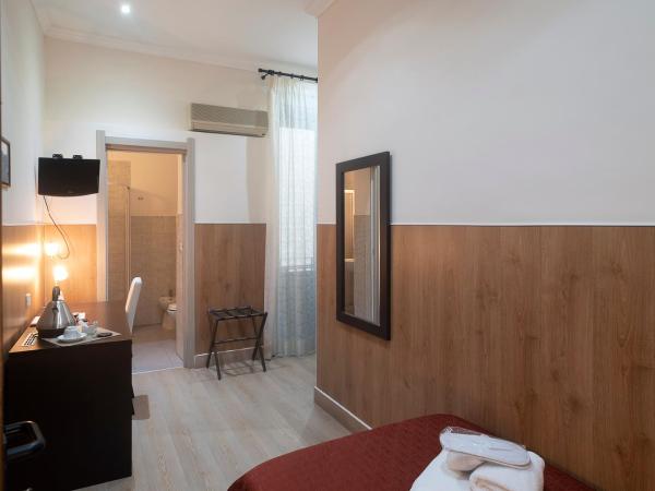 Hotel Tonic : photo 2 de la chambre chambre simple basique