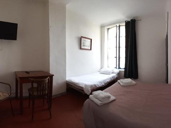 Hôtel Du Cours : photo 2 de la chambre chambre triple Économique