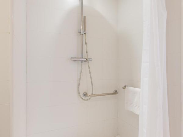 Hôtel Riva Art & Spa : photo 5 de la chambre chambre double avec douche - vue sur montagne - pas de balcon