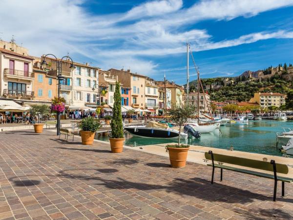 Cassis Loc - Chambre Meuble : photo 1 de la chambre studio - vue sur mer