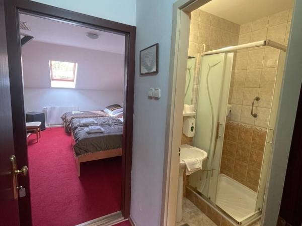 Hotel Minaret&Étterem : photo 5 de la chambre chambre triple Économique