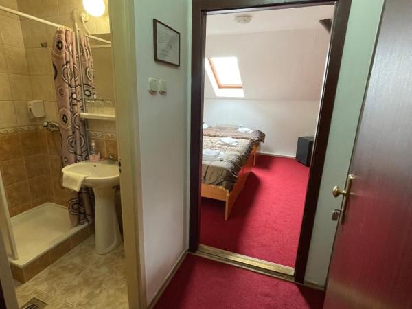 Hotel Minaret&Étterem : photo 6 de la chambre chambre triple Économique