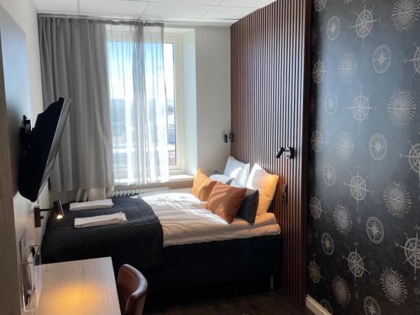 Dream - Luxury Hostel : photo 2 de la chambre petite chambre double avec salle de bains commune