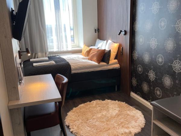 Dream - Luxury Hostel : photo 5 de la chambre petite chambre double avec salle de bains commune