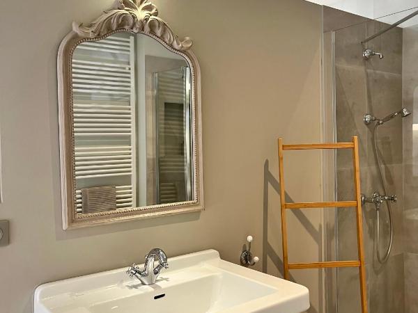 LA COUR CARREE - chambres d'hôtes : photo 1 de la chambre chambre familiale