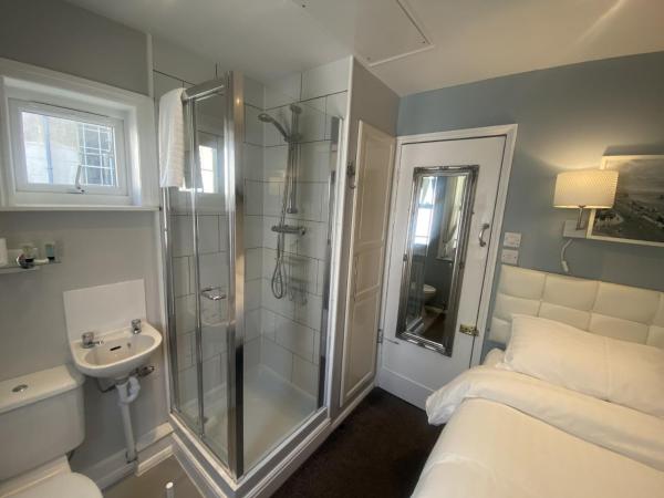 Blue Sky Guest House : photo 1 de la chambre chambre simple avec salle de bains 
