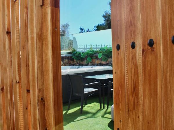 Villa Galaxy Santorini : photo 3 de la chambre suite junior avec bain à remous extérieur