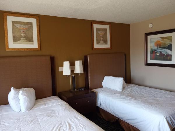 Hilltop Inn Pittsburgh : photo 1 de la chambre chambre double avec 2 lits doubles - non-fumeurs