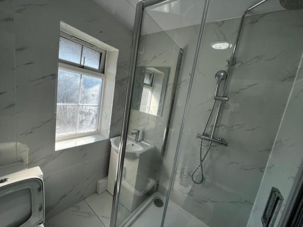 Good priced Double Rooms in Sherperds bush : photo 7 de la chambre chambre double avec salle de bains commune