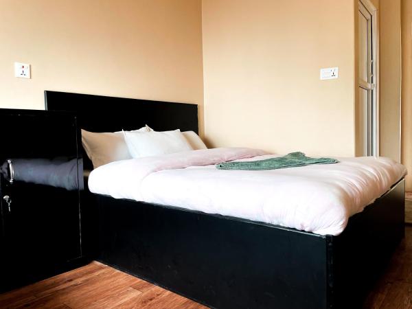 Yuriko Guest House : photo 3 de la chambre chambre double ou lits jumeaux - vue sur lac