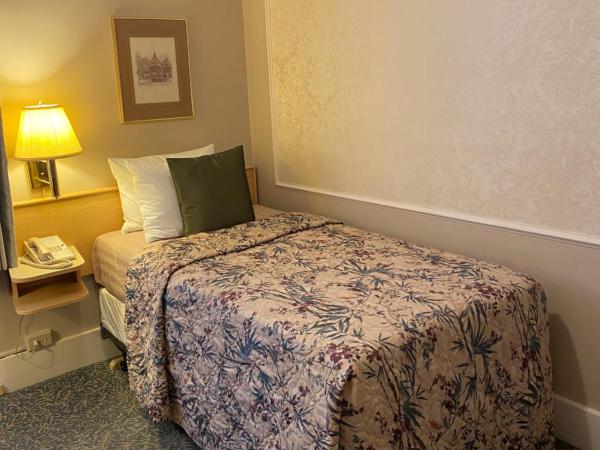 Kingston Hotel : photo 1 de la chambre chambre simple Économique avec salle de bains commune