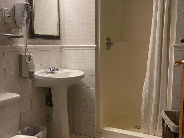 Kingston Hotel : photo 3 de la chambre chambre double avec salle de bains commune