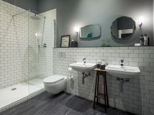 Judges Court : photo 5 de la chambre chambre de luxe avec lit king-size à baldaquin