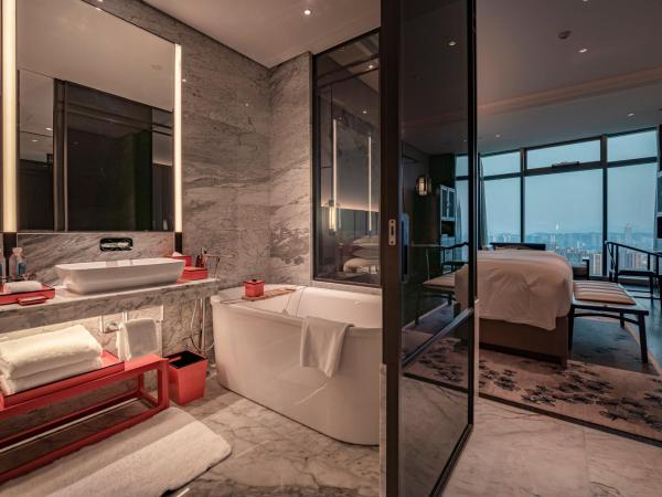 Sofitel Hangzhou Yingguan : photo 1 de la chambre chambre de luxe avec lit king-size - vue sur ville