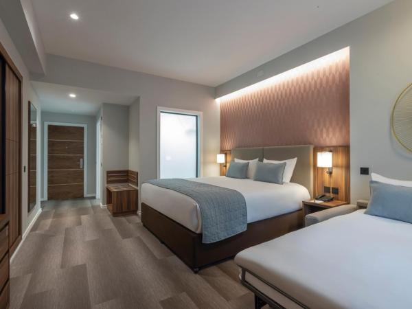 Riu Plaza The Gresham Dublin : photo 1 de la chambre hébergement familial de luxe lit king-size