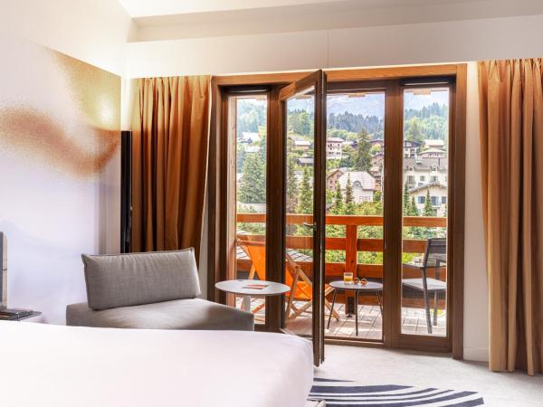 Novotel Megève Mont-Blanc : photo 3 de la chambre chambre supérieure avec 1 lit double et canapé-lit - vue sur village