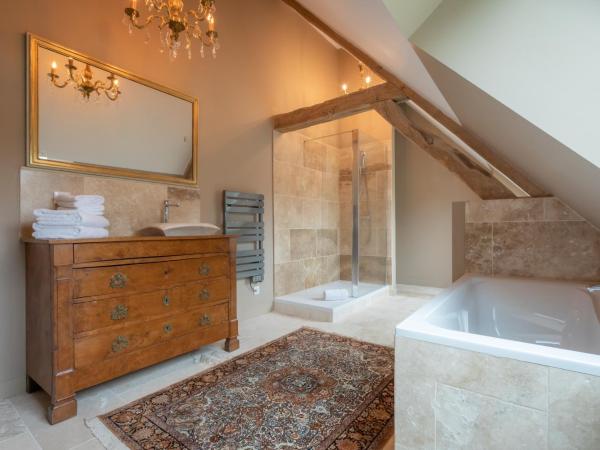 Domaine de Charnay - Résidence de charme : photo 4 de la chambre chambre lit king-size deluxe