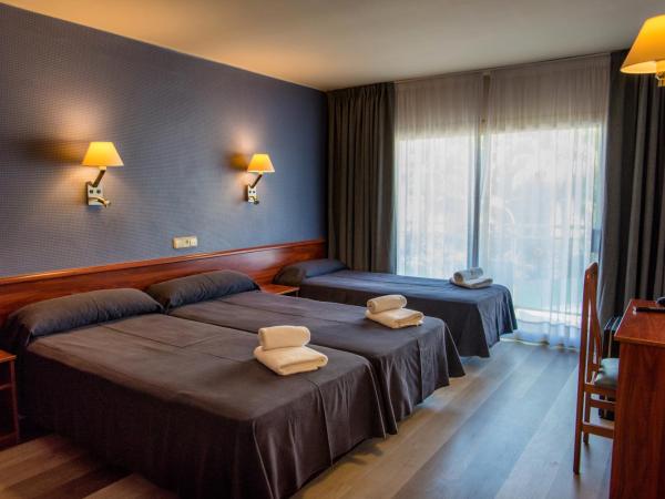 Hotel Acacias Suites & Spa : photo 1 de la chambre chambre triple avec lits simples