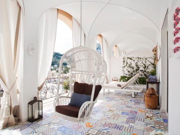 Capri Tiberio Palace - The Leading Hotels of the World : photo 8 de la chambre terrace suite with sea view