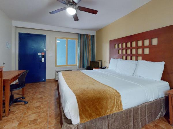 Rodeway Inn & Suites Fort Lauderdale Airport & Cruise Port : photo 2 de la chambre chambre king avec jacuzzi de luxe - non-fumeurs