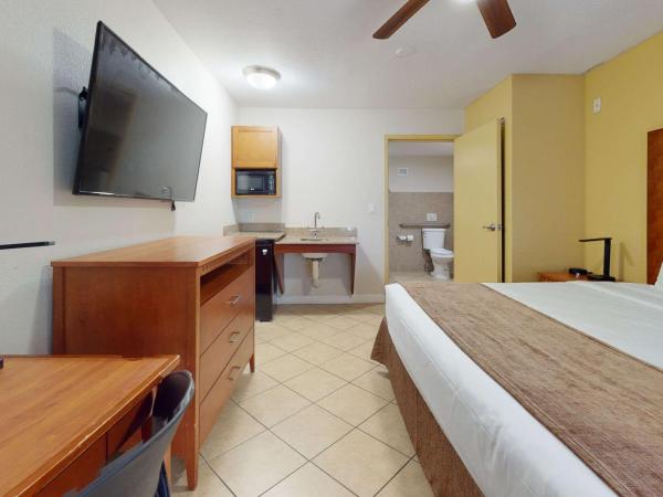 Rodeway Inn & Suites Fort Lauderdale Airport & Cruise Port : photo 1 de la chambre chambre lit king-size - non-fumeurs