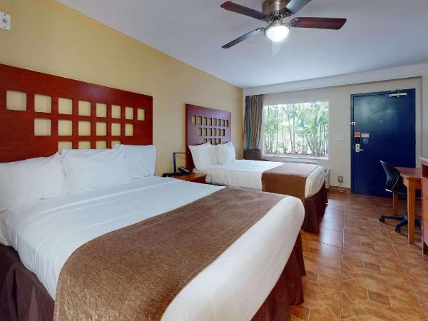 Rodeway Inn & Suites Fort Lauderdale Airport & Cruise Port : photo 1 de la chambre chambre deluxe avec 2 lits queen-size - non-fumeurs