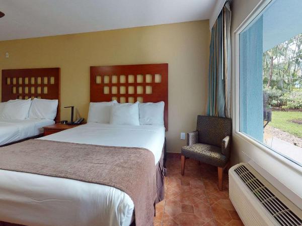 Rodeway Inn & Suites Fort Lauderdale Airport & Cruise Port : photo 2 de la chambre chambre deluxe avec 2 lits queen-size - non-fumeurs