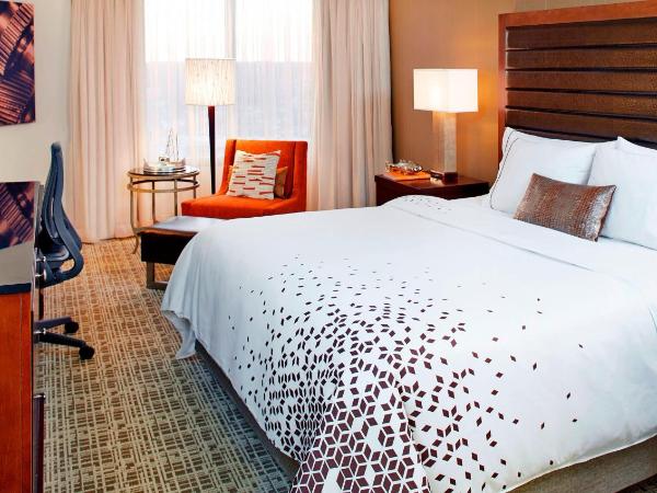 Renaissance St. Louis Airport Hotel : photo 1 de la chambre chambre lit king-size