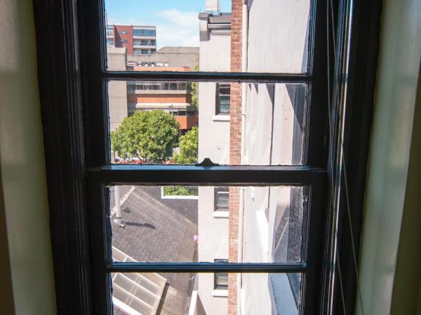 Ocean Island Inn | Backpackers | Suites : photo 6 de la chambre micro-chambre double avec lavabo (salle de bains commune)